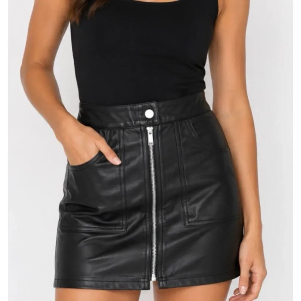 Love Tree black zip front faux leather mini skirt small